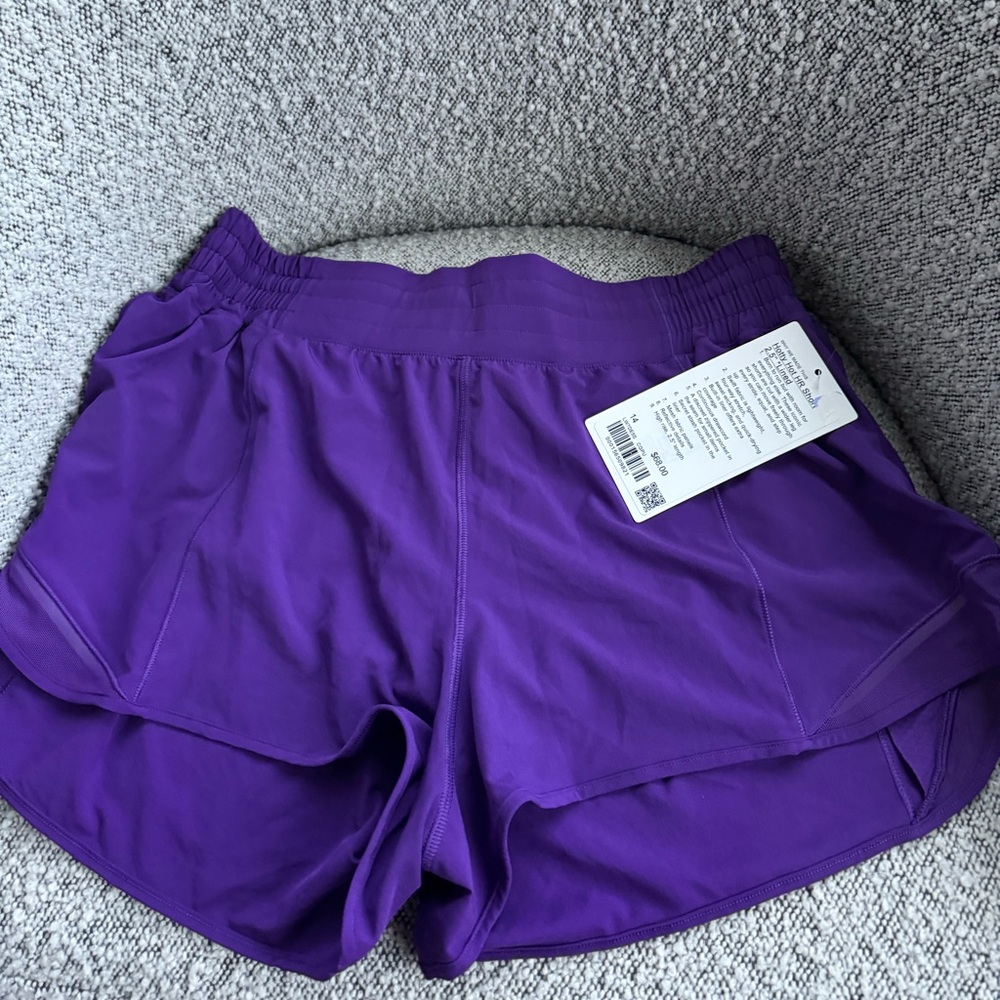 NWT LULULEMON - Hotty Hot HR Lined Short 2.5" - $68 - Size 14